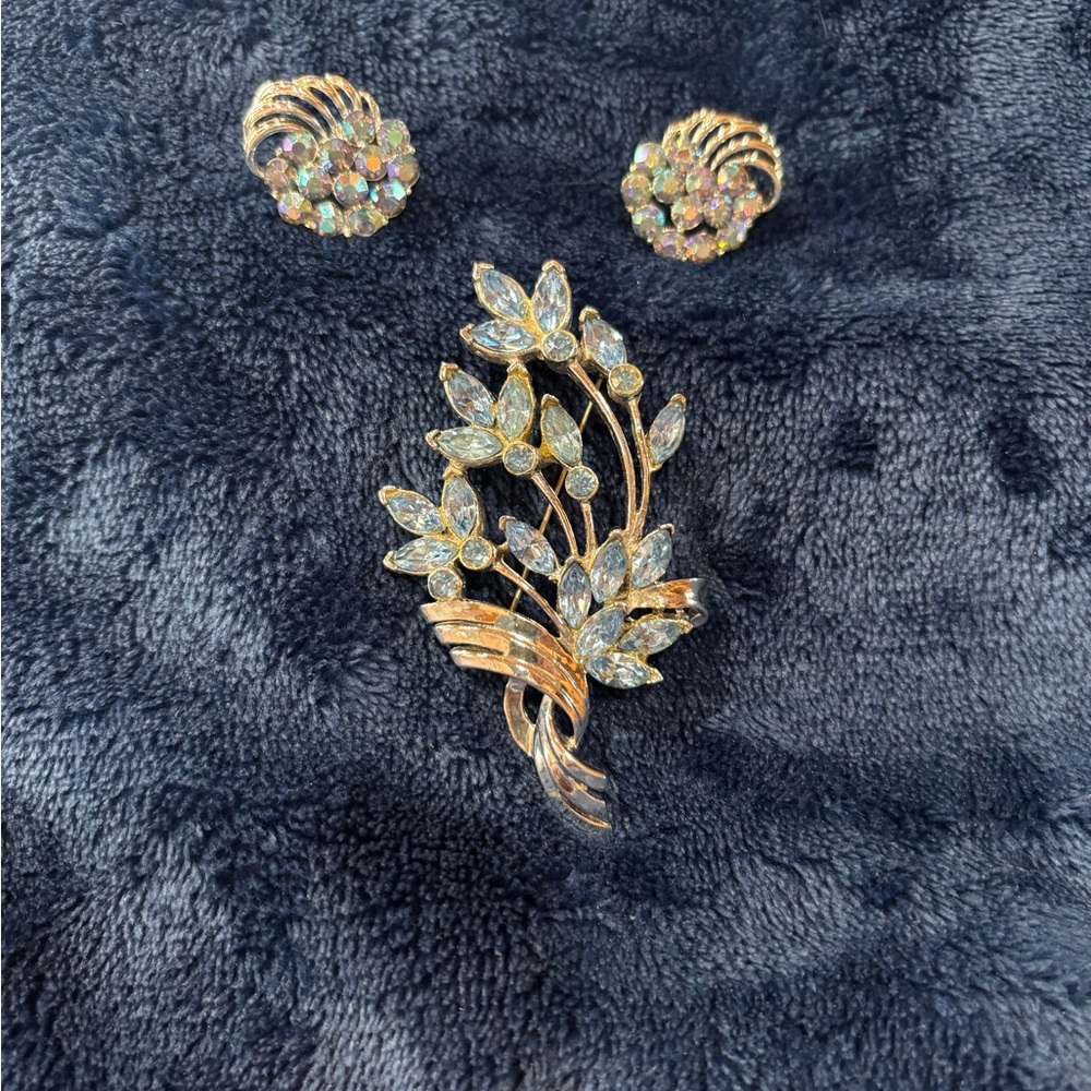 Vintage 1950’s Coro blue rhinestone set clip earrings and brooch pin Gorgeous!